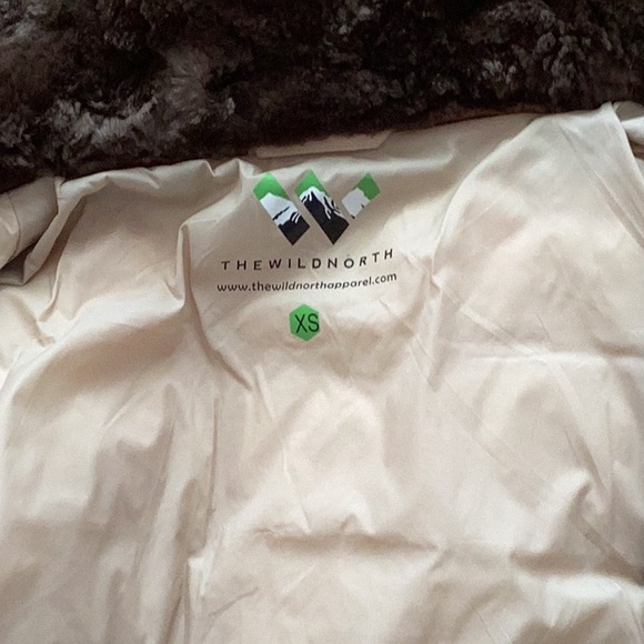 The Wild North Apparel Down Jacket XS - Suede Trim, Detachable Beaver Fur Collar - Picture 9 of 10